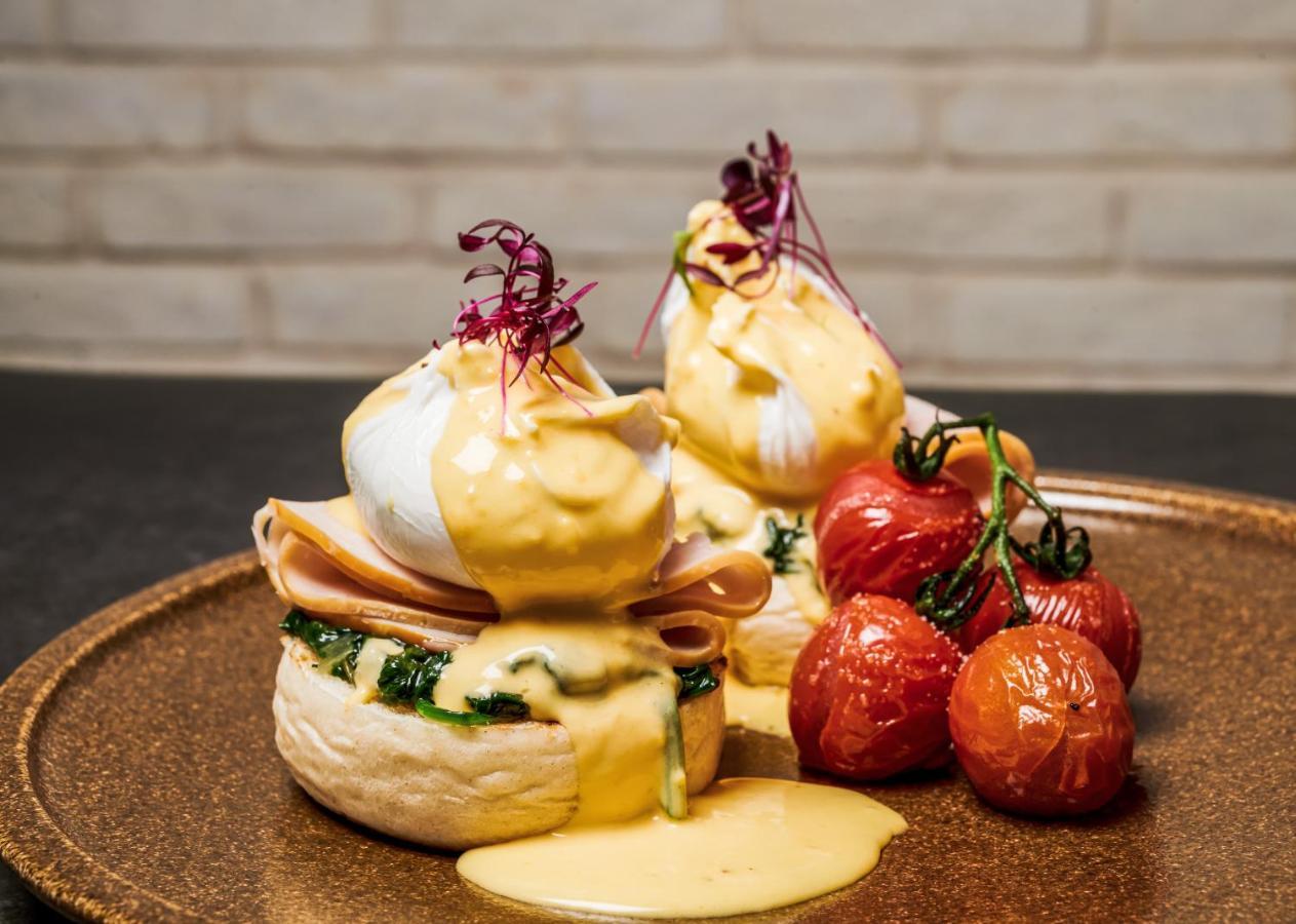 Movenpick Jumeirah Village Triangle 두바이 외부 사진 Eggs Benedict
