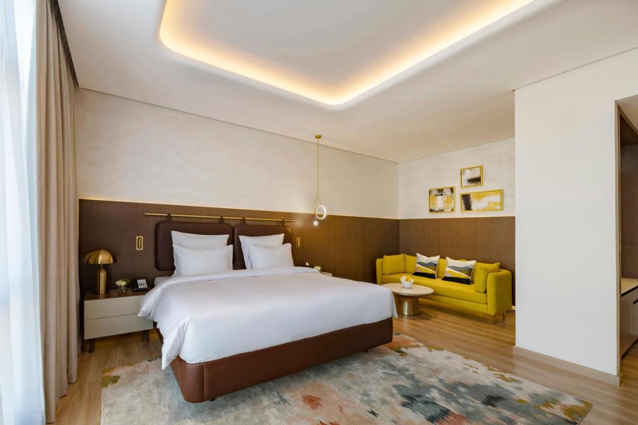 Movenpick Jumeirah Village Triangle 두바이 외부 사진 A bedroom at the hotel