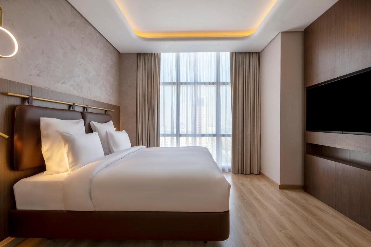 Movenpick Jumeirah Village Triangle 두바이 외부 사진 A bedroom at the hotel