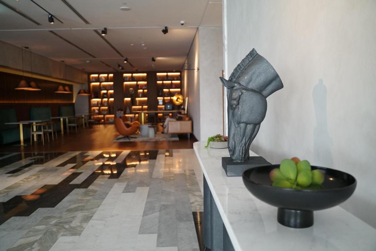 Movenpick Jumeirah Village Triangle 두바이 외부 사진 The interior of the lounge