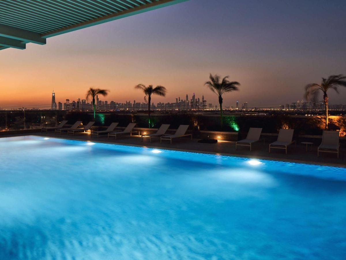 Movenpick Jumeirah Village Triangle 두바이 외부 사진 The swimming pool at the hotel