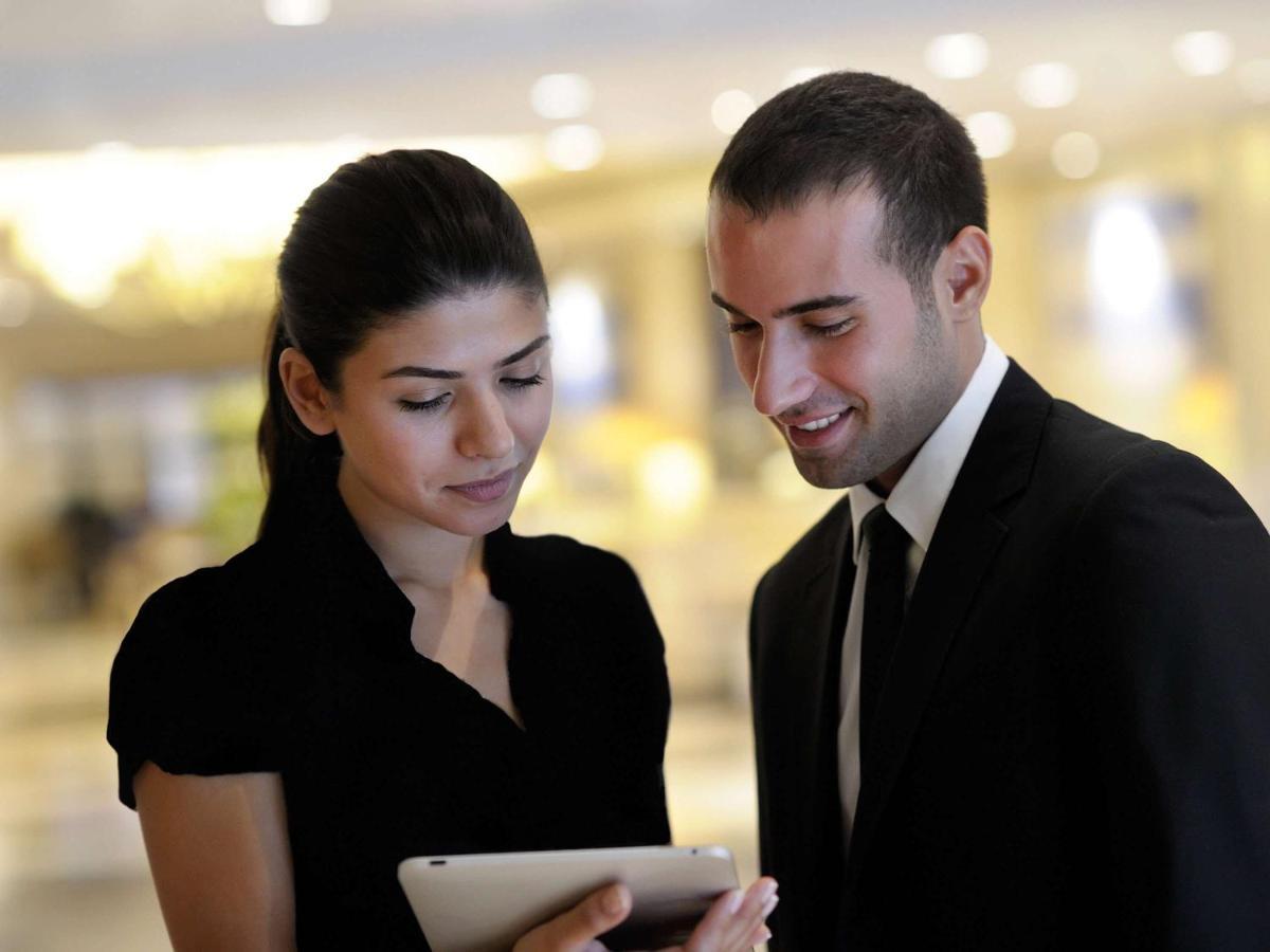 Movenpick Jumeirah Village Triangle 두바이 외부 사진 Concierge