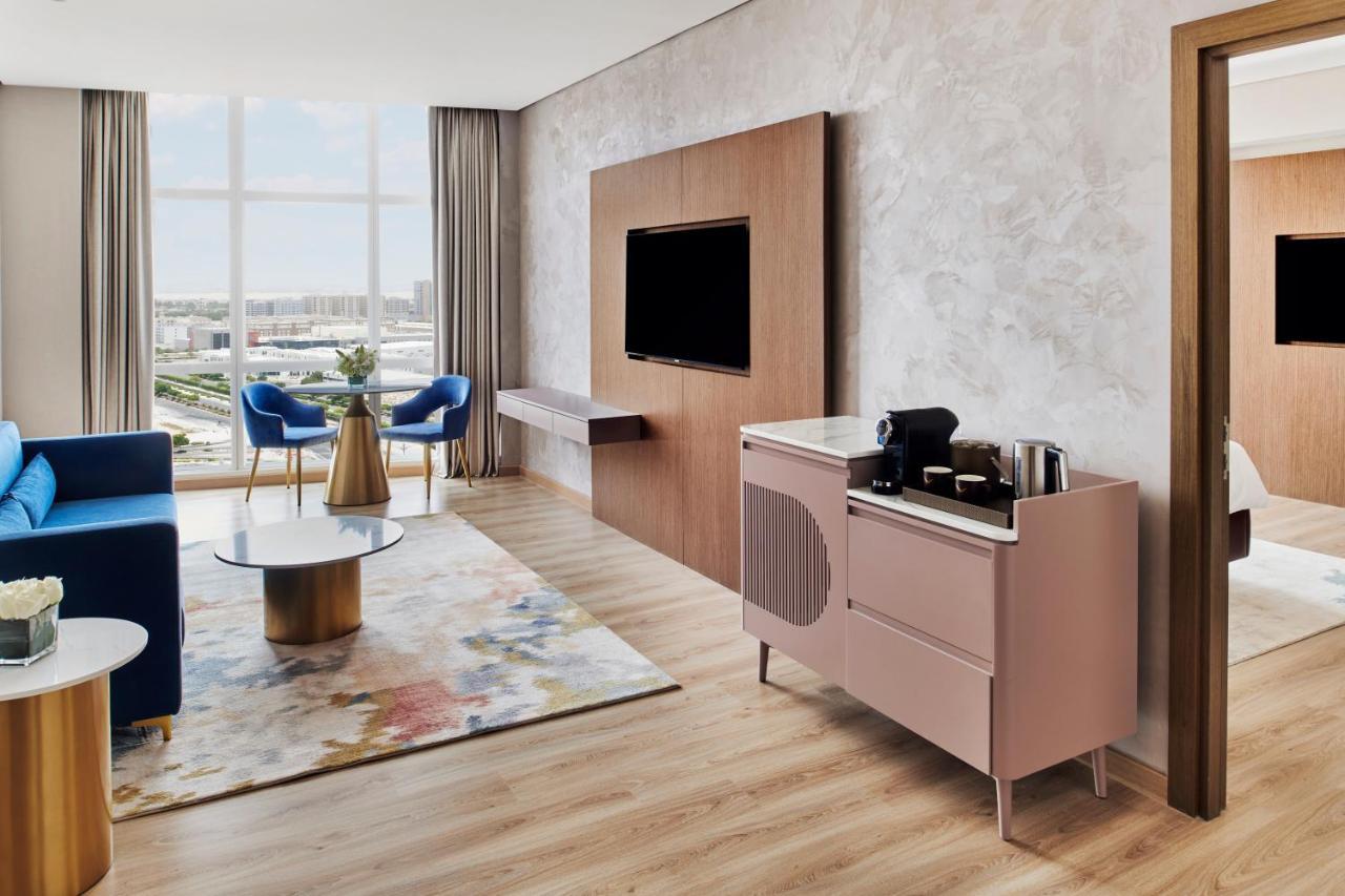 Movenpick Jumeirah Village Triangle 두바이 외부 사진 A suite at the hotel